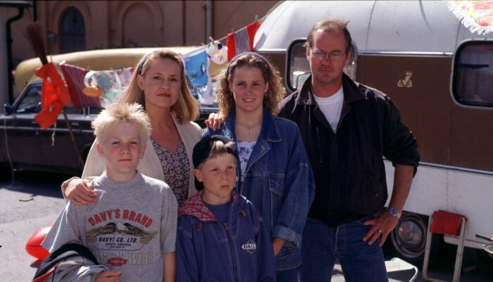 Familjen Svensson som vi kunde följa i familjefilmen Sunes Sommar. Från vänster: Carina Lidbom, Peter Haber, Andreas Hoffer, Gabriel Odenhammar och Nina Almlöf. sunes sommar familjen bild