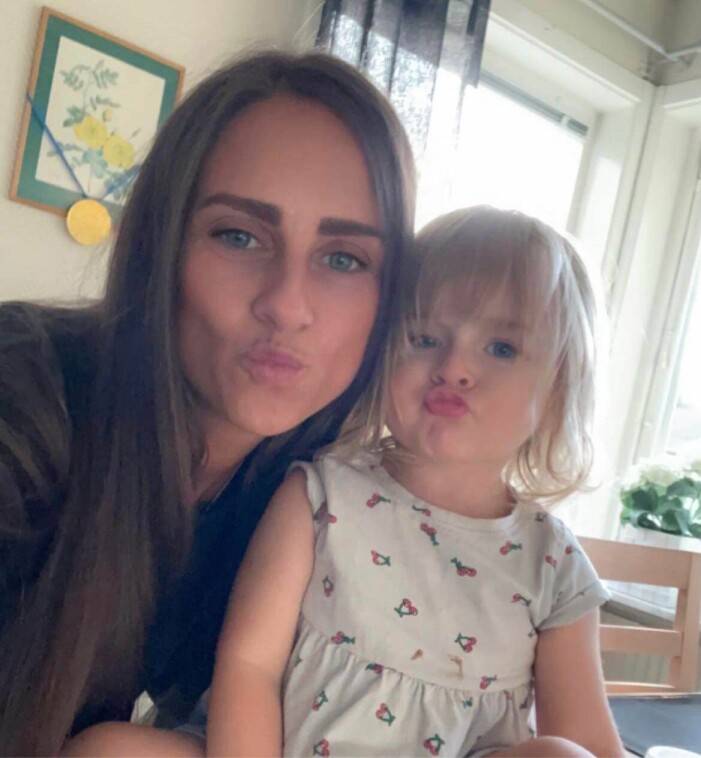 Suzana umgås med sitt barnbarn så fort hon har en stund över. Suzana med sitt barnbarn