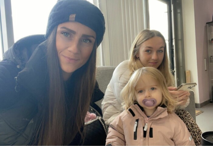 Idag är Suzana mormor. Här med sin äldsta dotter och sitt barnbarn. Suzana med dotter och barnbarn