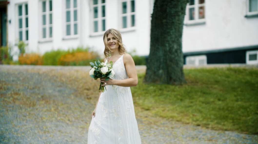 Louise gvfö säsong 2 bröllopet klänning