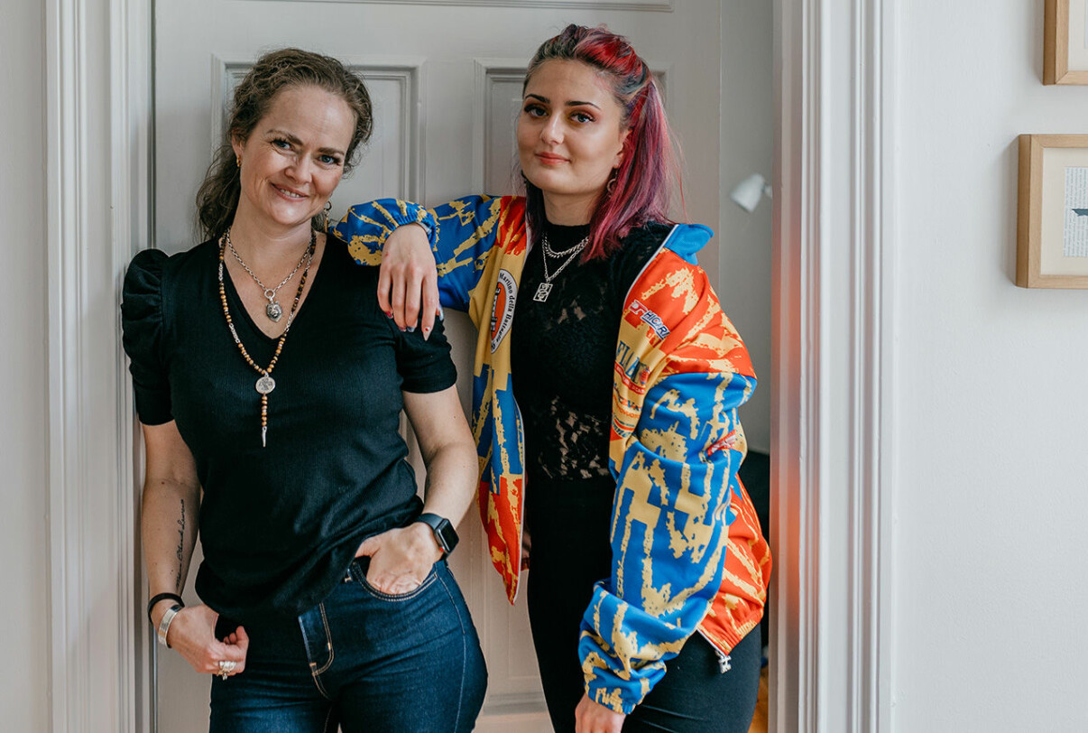 Synnöve och dottern Isabell kämpade på var sitt håll för att klara vardagen. <span class=" italic" data-lab-italic_desktop="italic">Foto: Angelica Hvass</span> Synnöve Tefre och dottern Isabell Vala Tefre
