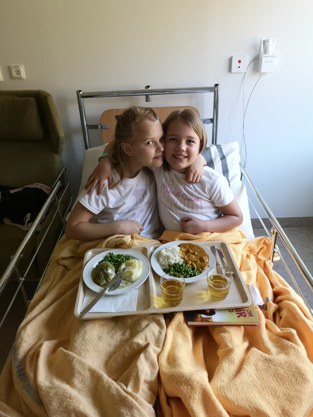 Vid provtagning visade det sig att både Elsa och Ellen hade samma sjukdom, nefrotiskt syndrom. <em>Foto: Privat</em> Elsa och Ellen hade samma sjukdom, nefrotiskt syndrom.