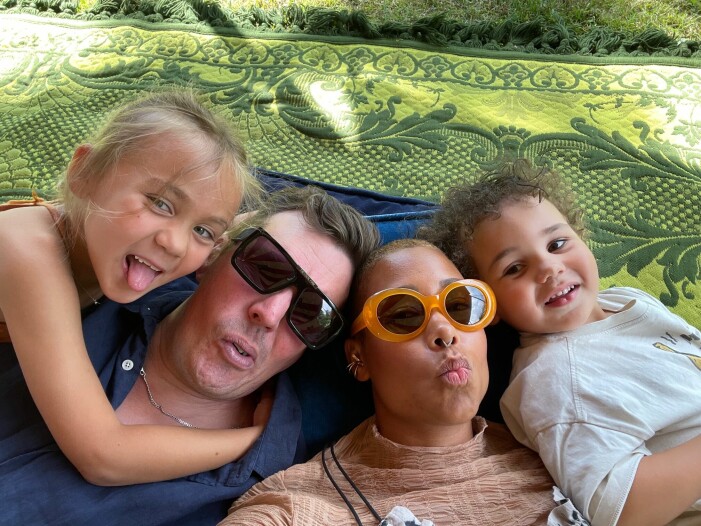 Tintin, Jon, Theodora och Otis. Familjen Kanon