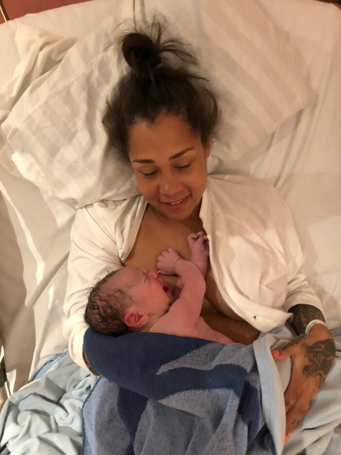 Efter många år av oro för sin dotter vågade Theodora bli gravid igen – och ut kom en liten pojke som fick namnet Otis. Theodora Kanon förlossning barn