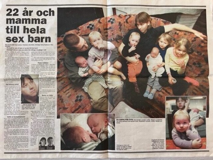 I januari 2001 var <span class=" italic" data-lab-italic_desktop="italic">Gotlands tidning</span> på besök och gjorde ett reportage om familjen. Bild på när tidningen gjort reportage om fembarnsmamman Jenny