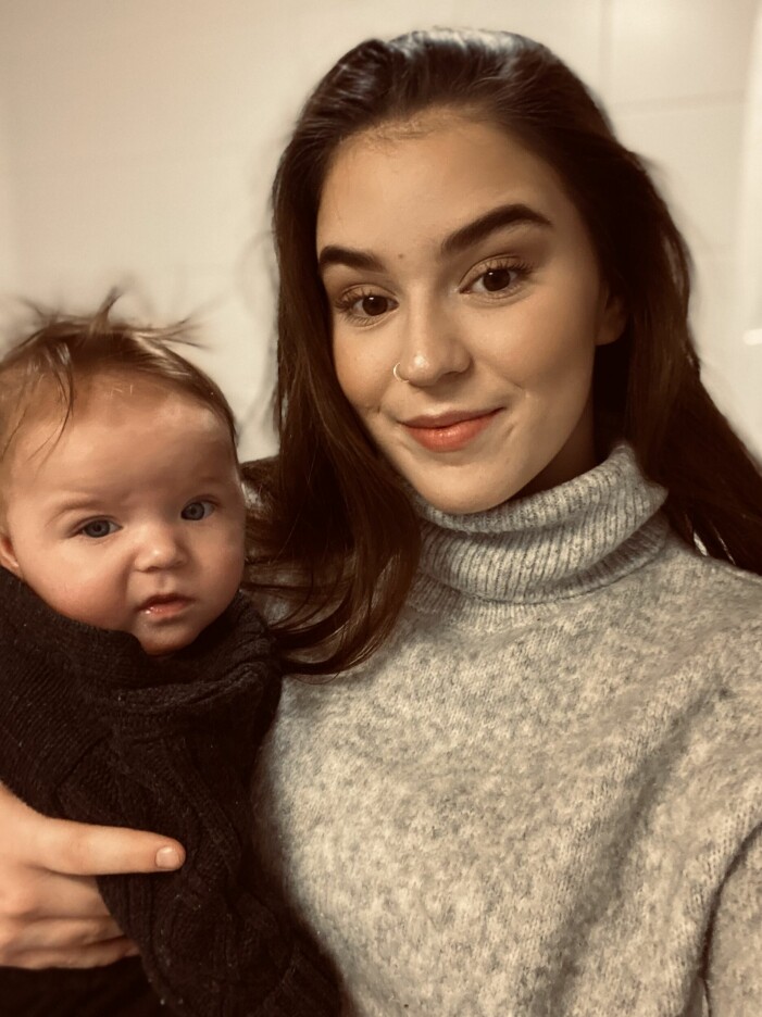 Tindra menar att livet med Veera är fantastiskt. Foto: Privat Tindra och dottern Veera