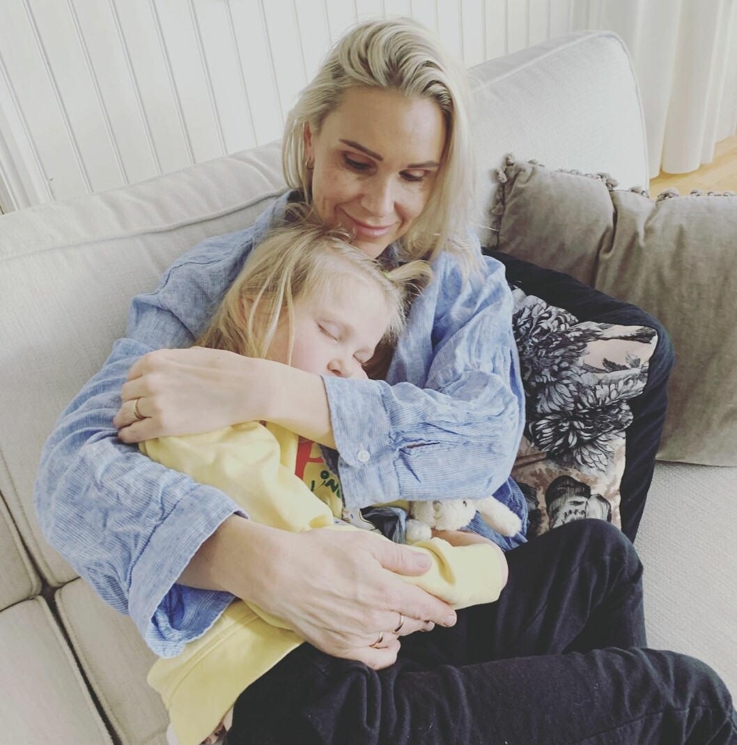 Tuvalie pratar gärna om Henrik även om de aldrig träffats. Eva Glimsand och Tuvalie Glimsand
