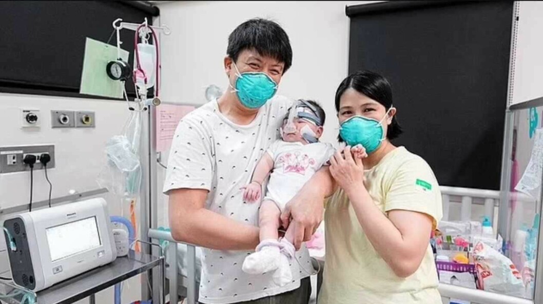 Nu får världens minsta bebis åka hem! Foto: National University Hospital Singapore