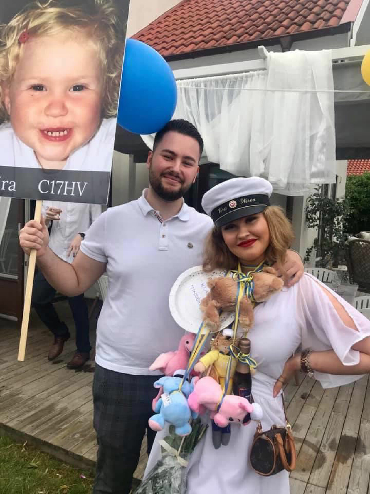 Viras pojkvän Ymer är en del av familjen och nästan alltid hemma hos dem. Vira Wirén och pojkvännen Yamal på Viras student