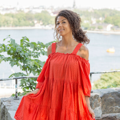Vivi Wallin driver Instagramkontot "mammasanningar". Vivi Wallin bakom boken En mammas överlevnadshandbok